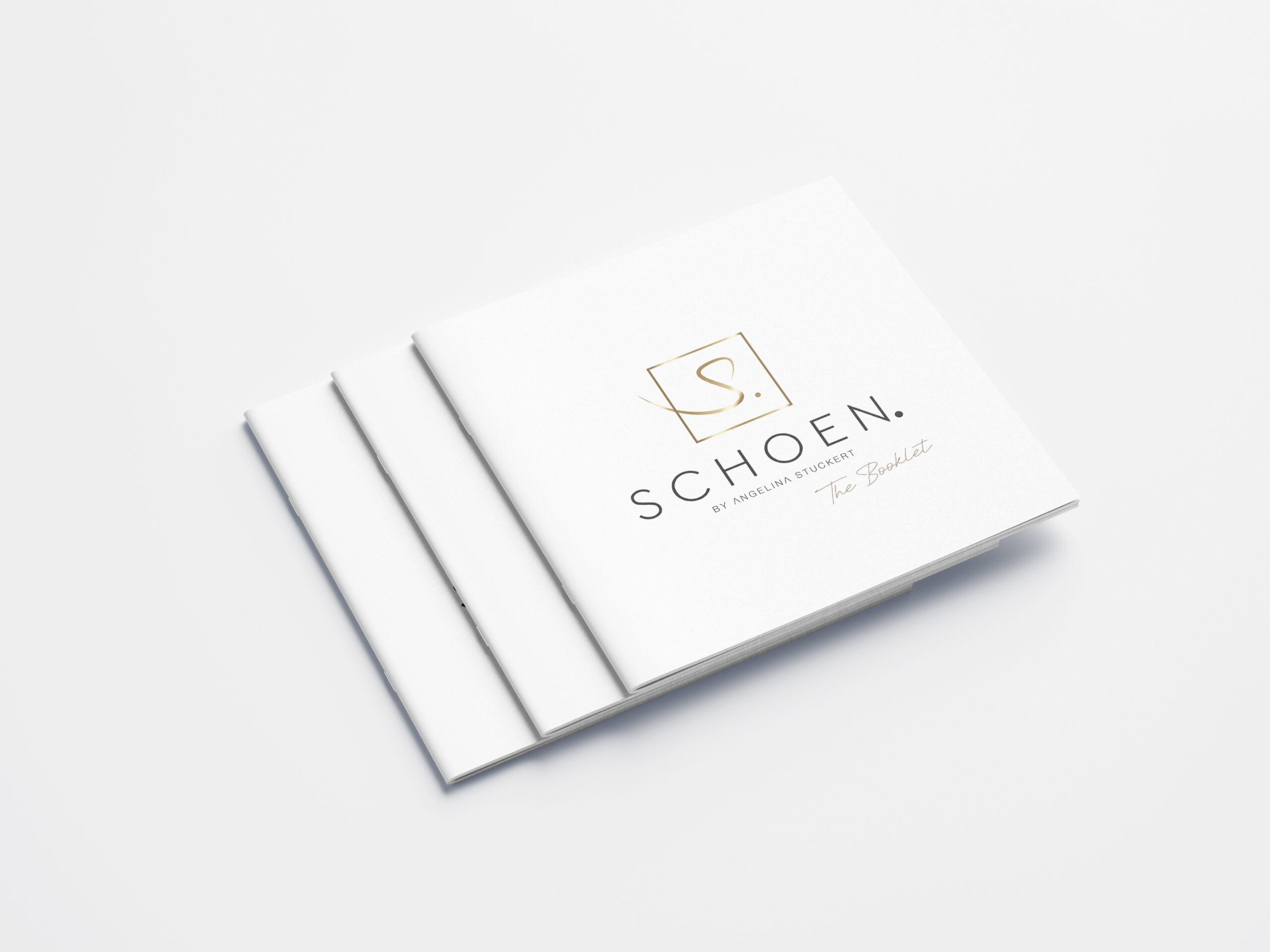 Studio Schoenpunkt_Booklet Gestapelte Broschüren für ein Kosmetikstudio