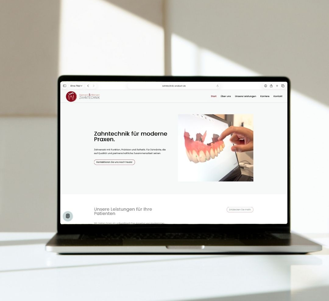 Website von einem Dentallabor aus Ansbach auf einem Laptop
